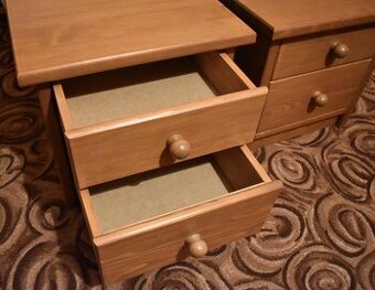 Stolíky z masívu M-Variant