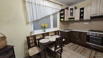ZARIADENÝ a REKONŠTRUOVANÝ 2,5 IZB. BYT - UL. DUKLIANSKA