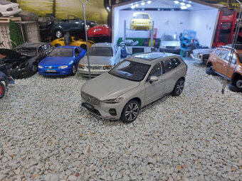 model auta 1:18 Volvo XC60 2022, šedá farba ,Paudi