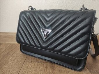 Dámská černá kabelka Guess, rozměry 24 x 17 cm