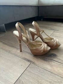 Sandálky na vysokom opätku - elegantné zlaté