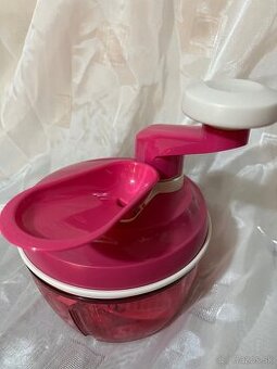 Slahac a sekac v jednom Tupperware