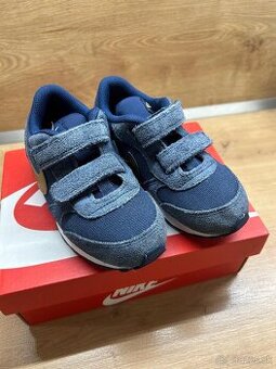 Nike tenisky 27