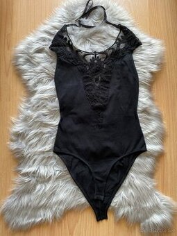 3x čierne body