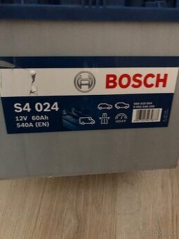 Autobatéria Bosch 12V 60Ah S4 024