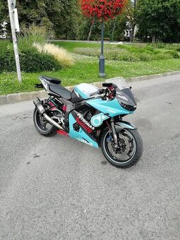 Yamaha R6