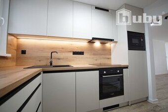 Priestranný 4-izbový byt po kompletnej rekonštrukcii, na pre