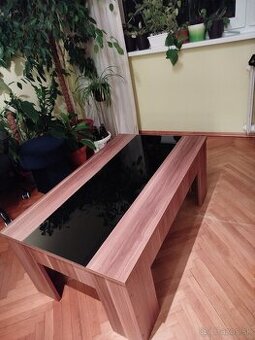 Konferenčný stolík k obývacej stene grátis