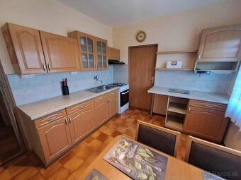 3izb. byt s balkónom, šatníkom a špajzou, Nové Zámky