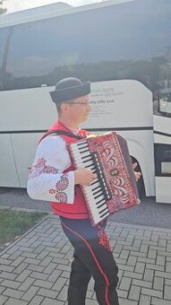 Harmonikár, akordeonista, živá hudba