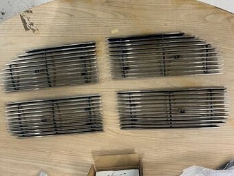 Mriezka masky Dodge Nitro