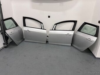 Opel Astra J kombi boční dveře