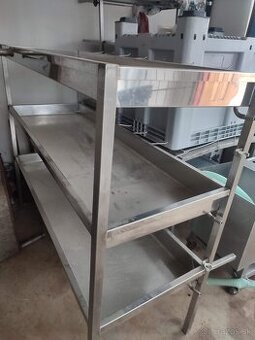 Nerezový regál na syr