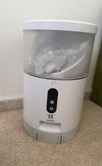 Tesla pet feeder