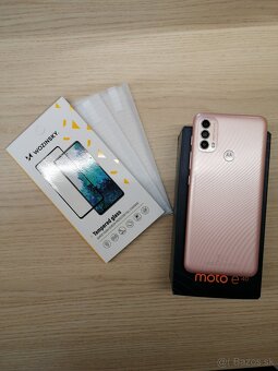 Predám mobil Motorola Moto e40