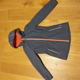 Predám dievčenskú prechodnú sofstshellbundu Tchibo 146