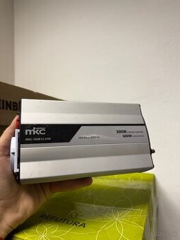 Menič napätia 12 V → 220–240 V / MKC 300 W – použitý