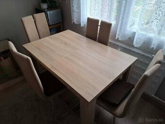 Jedalenský stôl zo 4 stoličkami