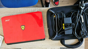 Starší imidžový notebook Acer Ferrari - zachovalý