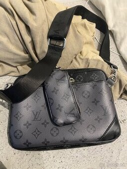 Louis Vuitton trio messeger bag