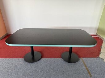 Pevny stol D:2m x Š:1.11m x V:0.8m