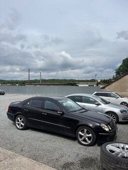 Mercedes E W211