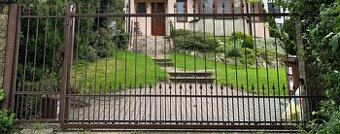 Kovana posuvna brana a branka