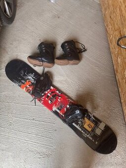 Kompletná snowboardová výbava – Machine LCD 150 + viazani