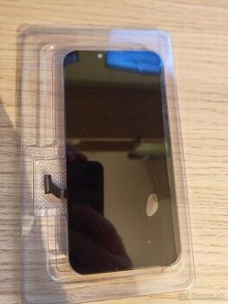 iphone 14 displej oled
