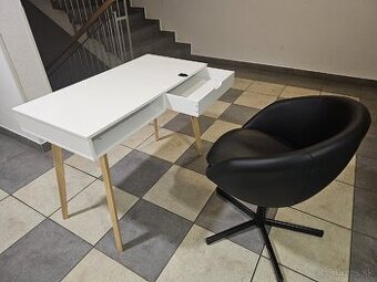 Písací stôl a stolička