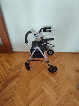 Pojazdné chodítko pre seniorov