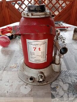 Hydraulický zdvihák