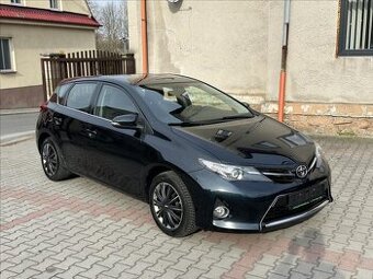 Prodáme Toyota Auris 1.6 98kW 2013 97526km LIFE+
