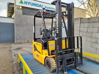 Zánovný elektrický vysokozdvižný vozík 1500 kg.