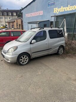 Rozpredám Toyota Yaris Verso 1,3 benzín, r.v. 2003