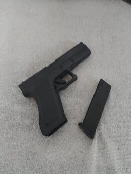 Predávam manuálnu pištoľ Airsoft