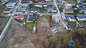 Staveb.pozemok 1206 m2,kanalizácia, Chrastné -Family rezort