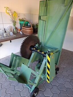 Cirkular s košom a stolom
