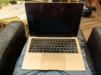 Macbook Air na náhradné diely