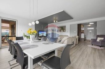 Predaj 5 izb. rodinného domu, pozemok 897m2, kanalizácia, fo