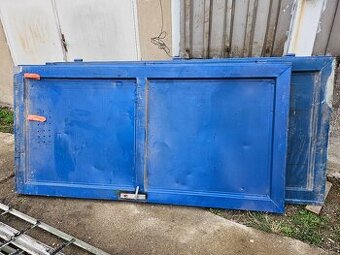 Dvojkrídlová garážová brána