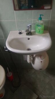 Umývadlo s batériou