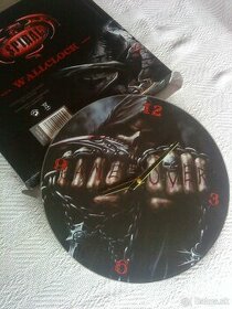 Sklenené nástenné hodiny "GAME OVER" za 43€,