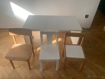 Detsky IKEA stolik so stolickami
