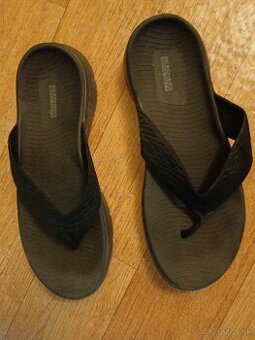 Dámske skechers slapky 41