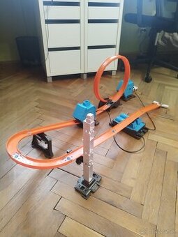 Predám Hot Wheels dráhy – set s motormi