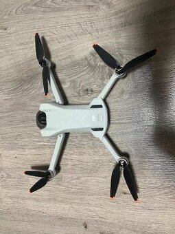 Dji mini 3 + ovladač RC +3 baterky a pristavacie nožicky