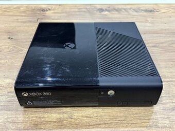 Samostatná herná konzola XBOX 360E na diely / opravu