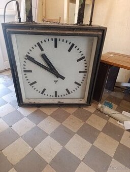 Veľké zavesne hodiny