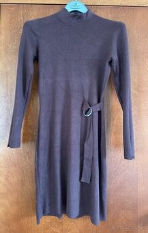 Úpletové čokoládové šaty